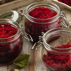 Słoiki z buraczkami na zimę rewelacja. Domowe przetwory z buraczków, gotowe do spożycia.